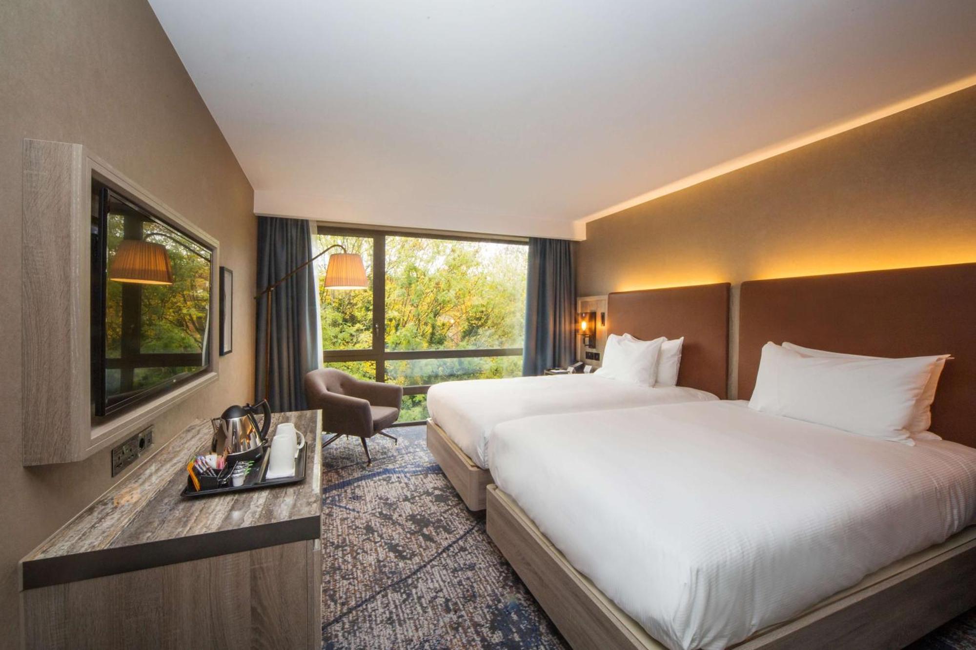 Doubletree By Hilton London Kingston Upon Thames Hotel Kingston upon Thames  Exterior foto